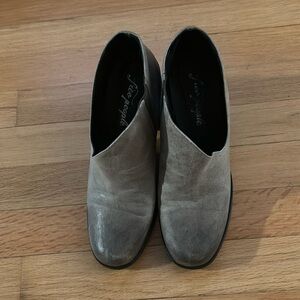 Free People women’s heeled booties grey with outside dip women’s size 7 like new